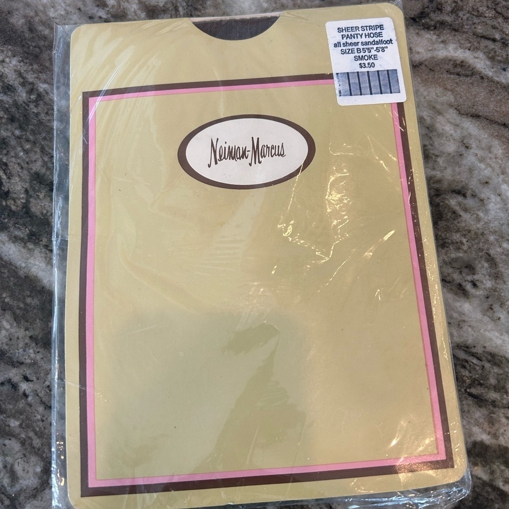 VINTAGE, BNWT, Neiman Marcus Sheer Sandalfoot Pantyhose, size B (5’5-5’8)